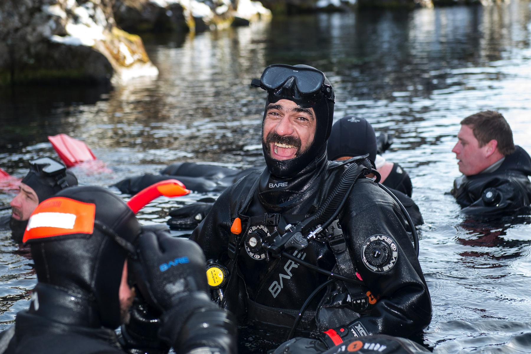 laughing-diver-at-silfra-entrance-dive-is