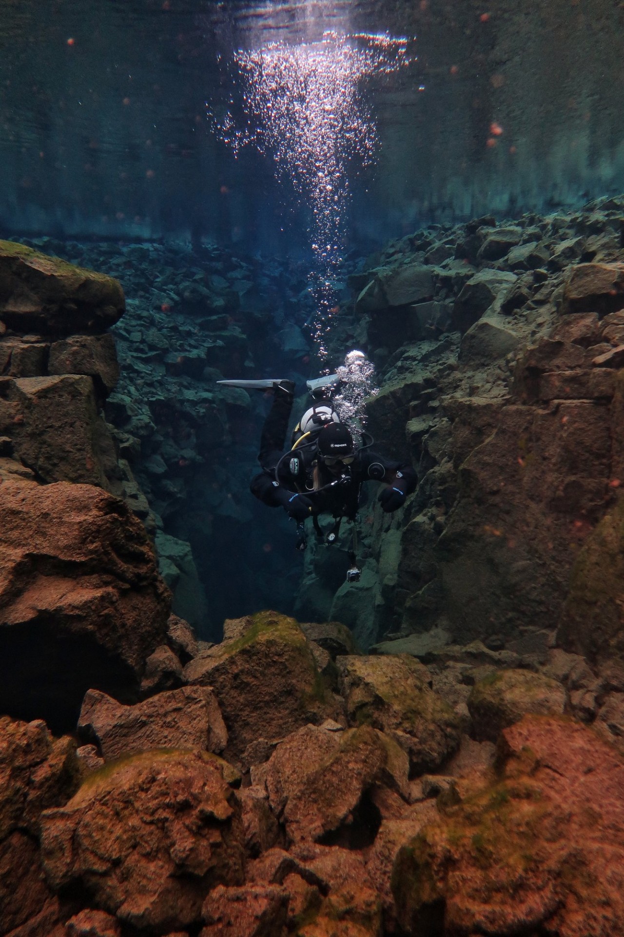 denise-diving-guide-dive.is-iceland.jpg