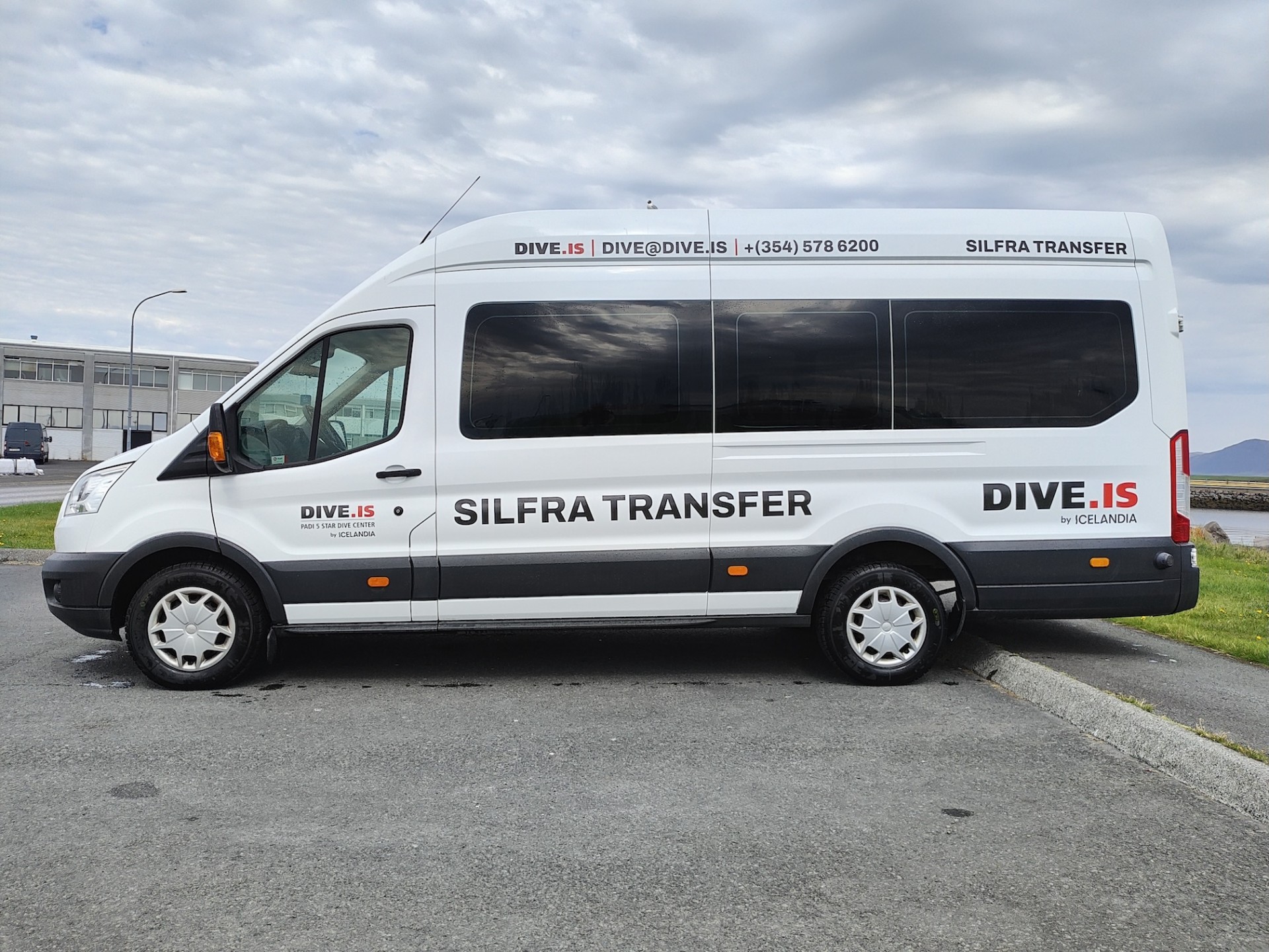 thingvellir-and-silfra-pick-up-and-transfer-bus