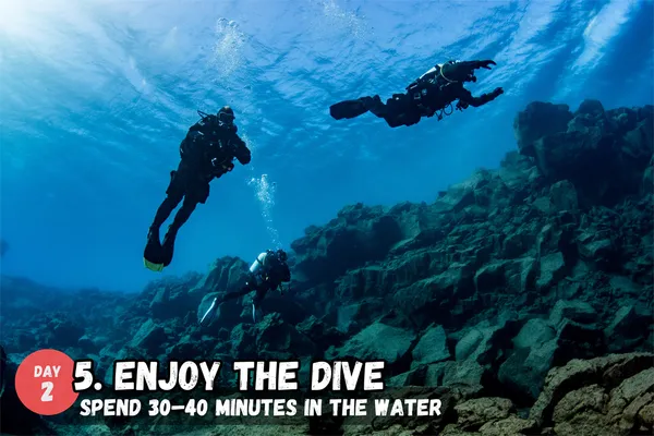 Spend about 30-45 minutes diving Davíðsgjá.