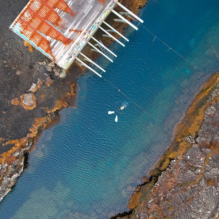 lava-wreck-dive-diver-in-bjarnagja-from-above.jpg