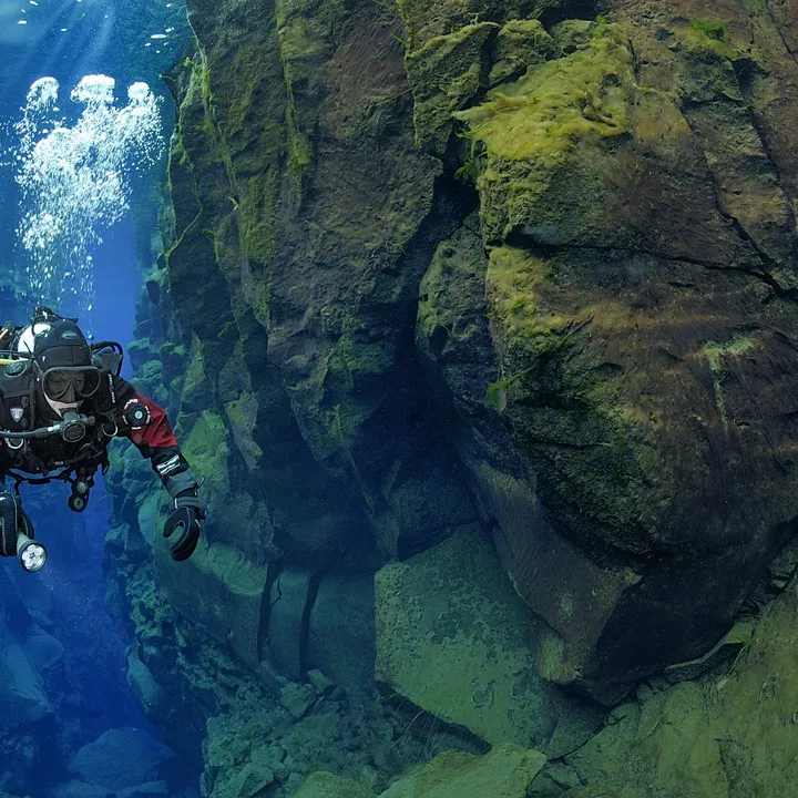 Silfra and Davidsgja diving combo in Iceland with DIVE.IS