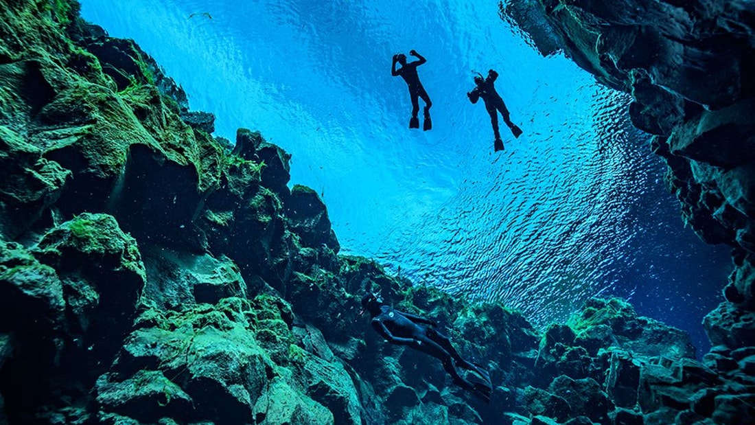 freedivers-floating-silfra-iceland