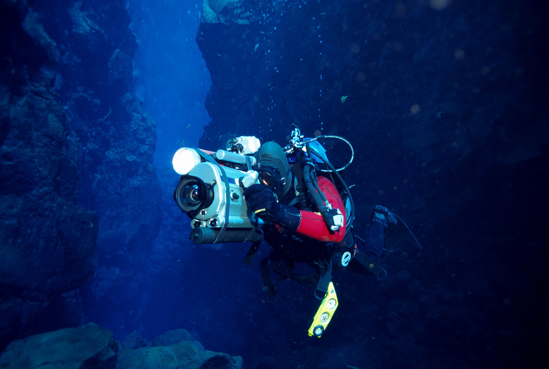 diver-filming-underwater-camera-silfra-iceland