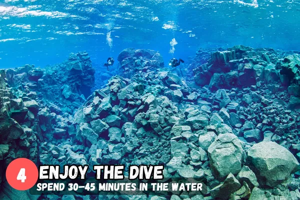 dive.is-private-davidsgja-fissure-dive-tour-silfra-darker-sibling-enjoy-the-dive-7.jpg