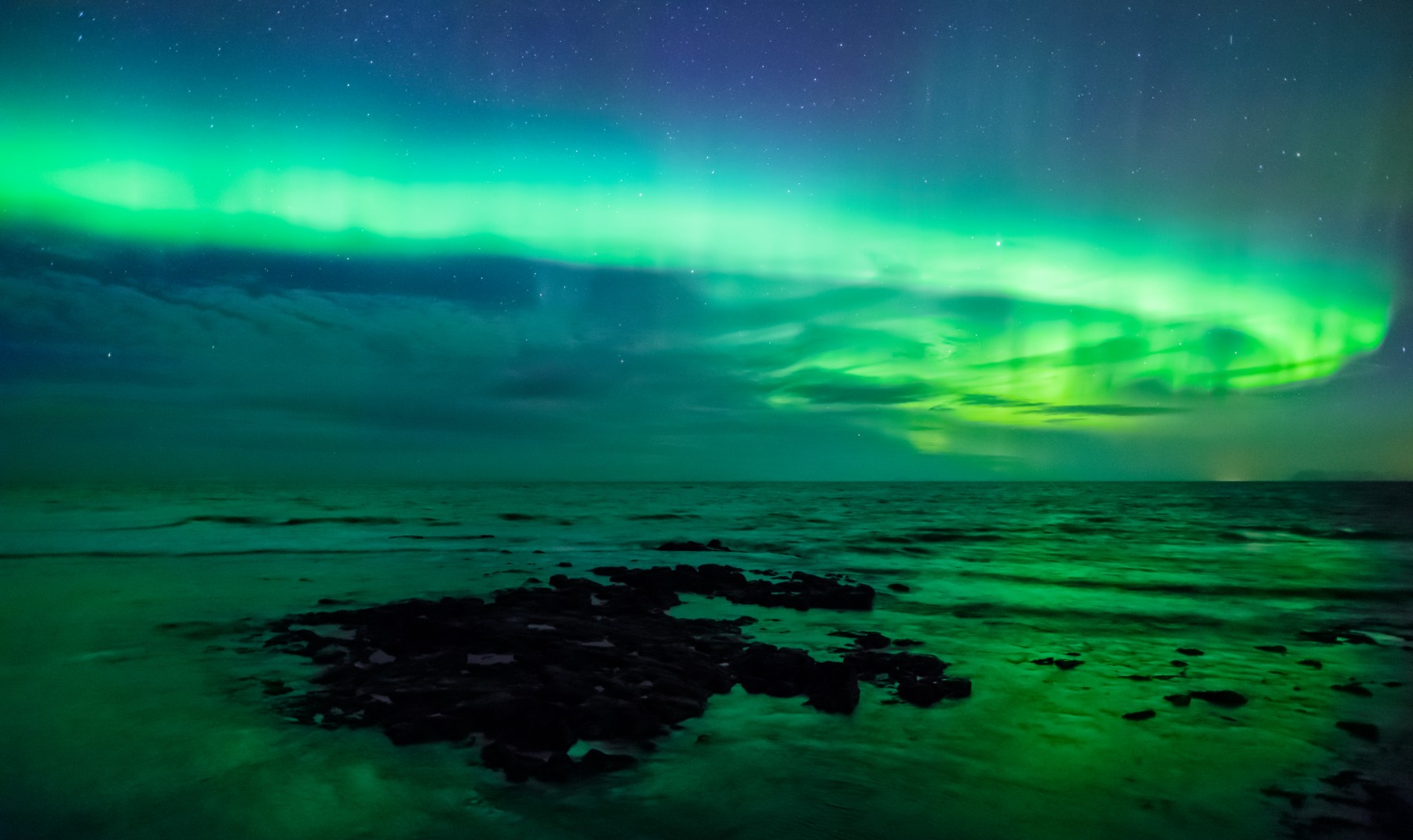 Spectacular northern lights, a common scene in Iceland