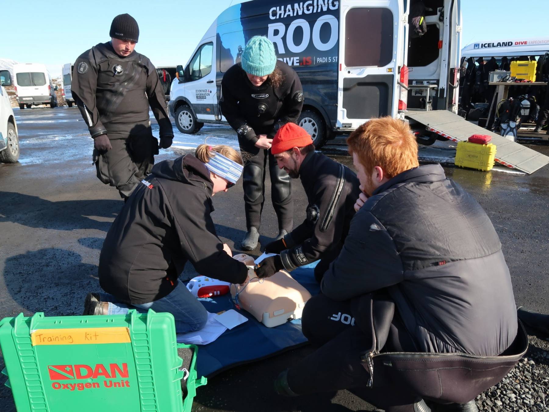 dive-and-snorkel-guides-practicing-first-aid-at-silfra-safety-workshop-dive-is Dive and snorkel guides practicing first aid during the Silfra safety workshop 2017 hosted by DIVE.IS