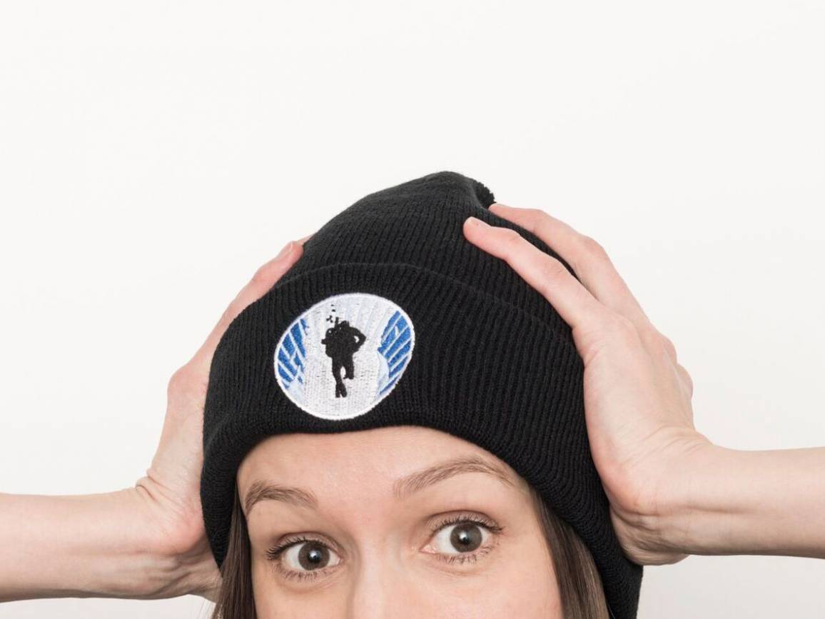 dive-is-hat-model DIVE.IS hat model