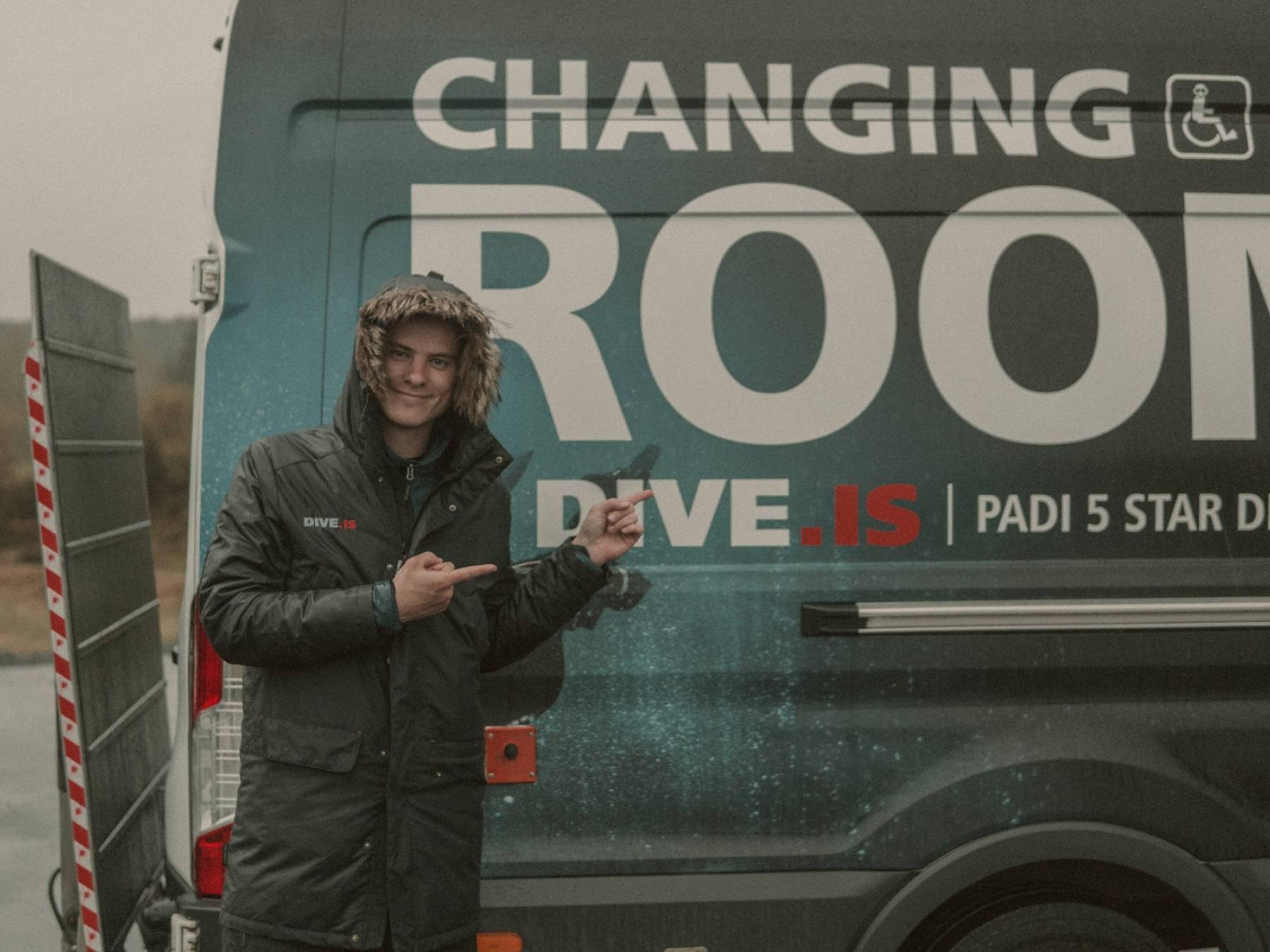 Remco showing his customers the heated Changing Room, perfect on a rainy day Remco-dive-is-changing-room-rain