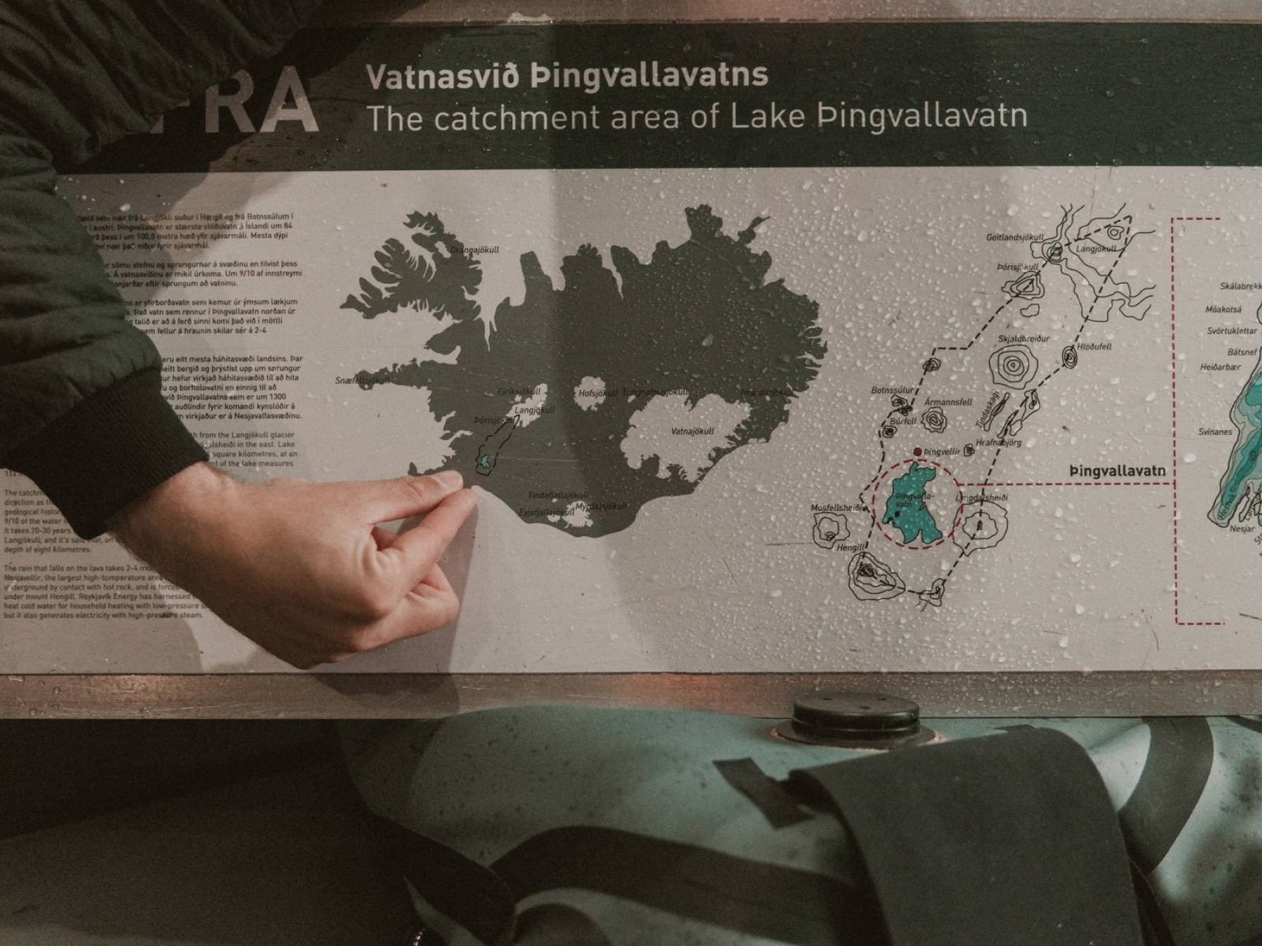 Deyan showing snorkelers the Catchment area of Lake Þingvallavatn deyan-showing-snorkelers-catchment-are-lake-thingvallavatn