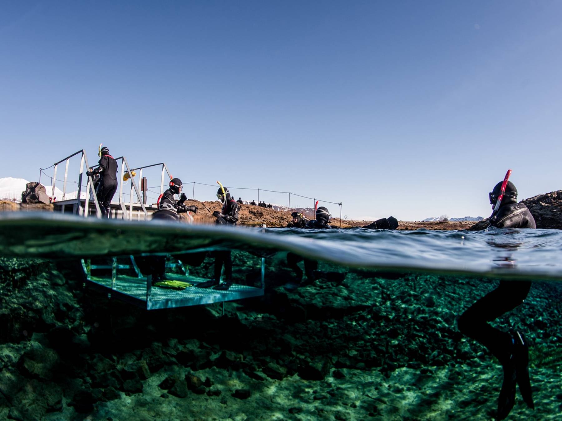 split-view-snorkelers-exiting-platform-silfra-lagoon-anders-nyberg-1800x1200 split-view-snorkelers-exiting-platform-silfra-lagoon-anders-nyberg-1800x1200.jpg
