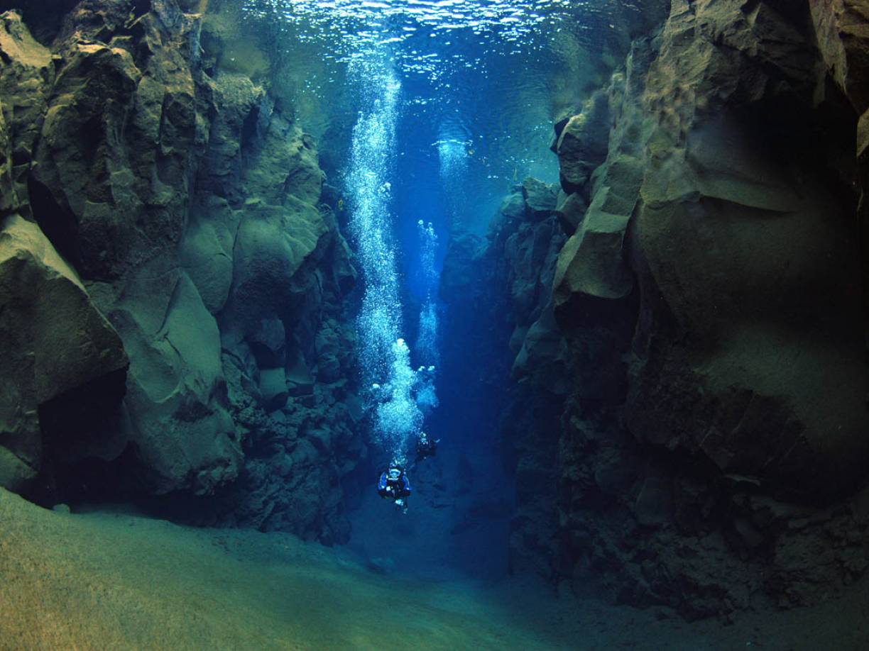 Divers descending in Silfra Charles Hood