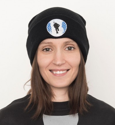 Black beanie style head with round DIVE.IS logo black diver on blue framed stylistic Silfra sidewalls on white ground