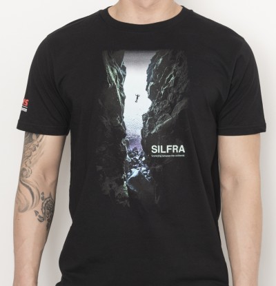 Silfra T-Shirt color print Close-up of mens diveis black Silfra t-shirt snorkeling between the continents in colored print with red logo on right sleeve