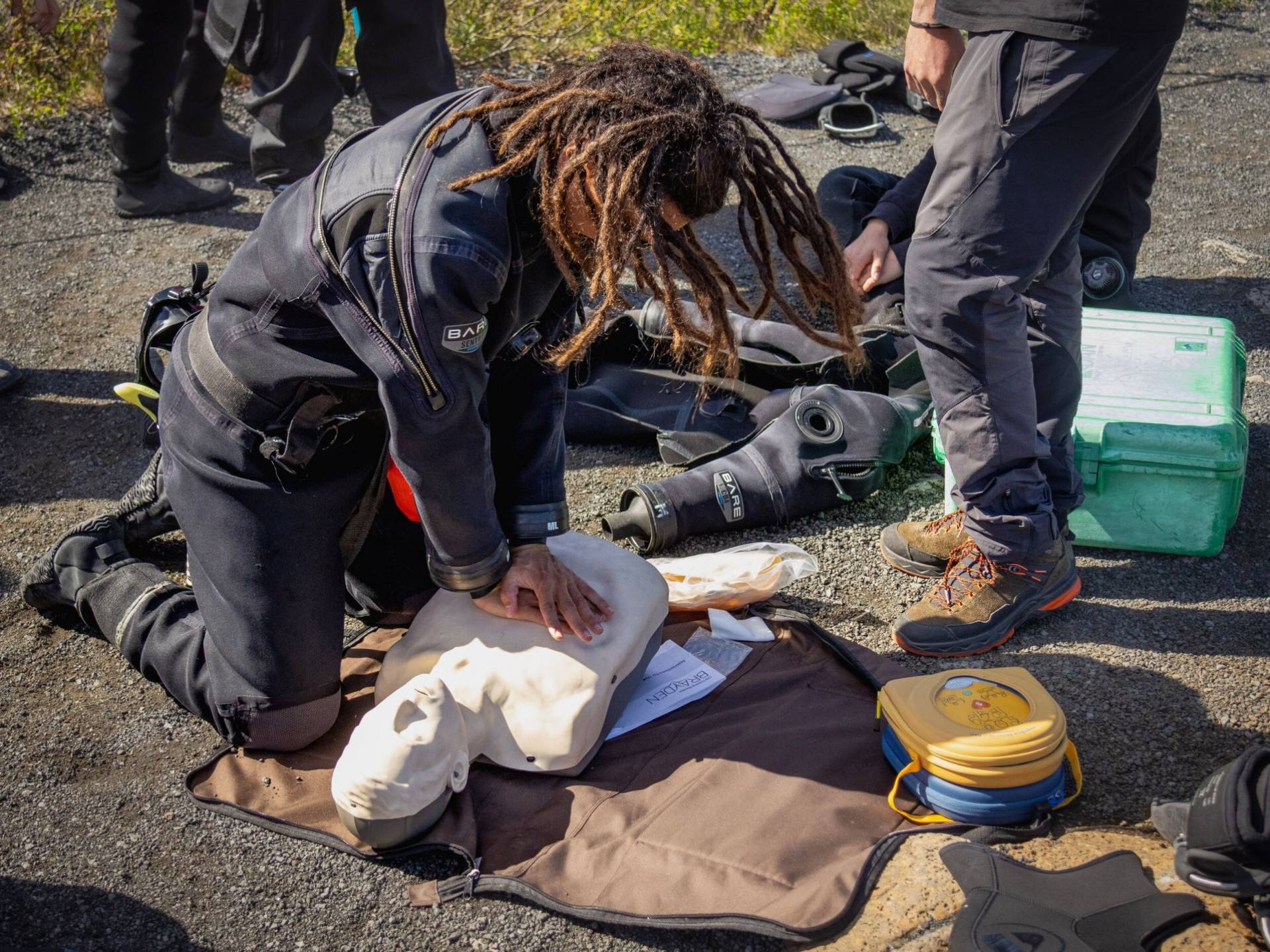 A diver practicing CPR on a manikin at Þingvellir