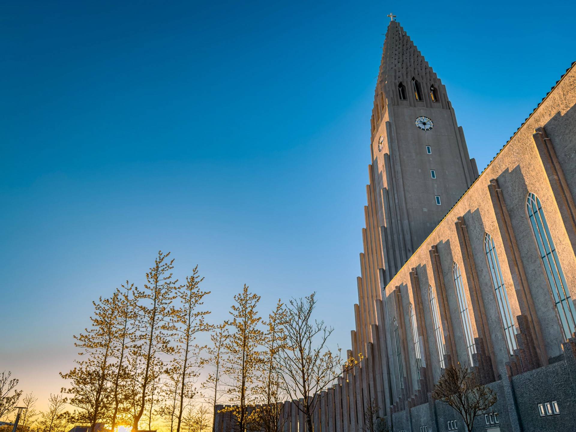 web-large-hallgrimskirkja-midnight-sun-1.jpg