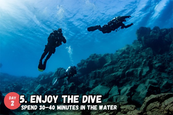 Spend about 30-45 minutes diving Davíðsgjá.