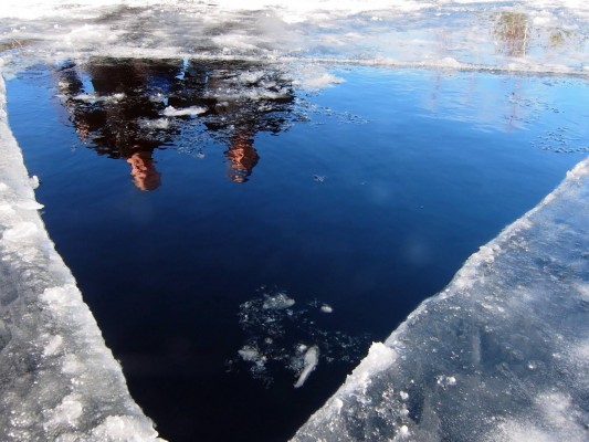 entry-point-for-ice-divers-on-specialty-course-diveis-iceland-533x400.jpg