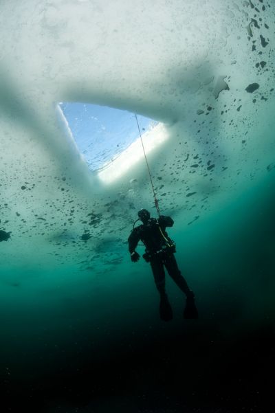 ice-diver-course-dive.is-iceland-400x601-q80.jpg