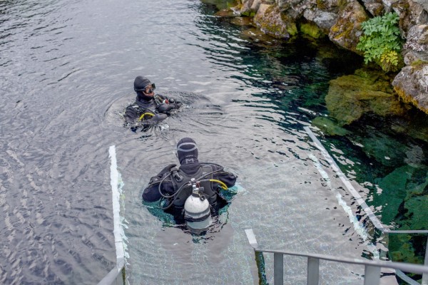 Diver on the DIVE.IS diving Silfra tour exiting the platform