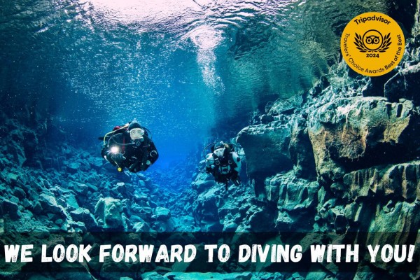 dive.is-silfra-friends-and-family-small-group-diving-between-the-tectonic-plates-tour-looking-forward-to-diving-in-silfra-with-you-18-600x400.jpg