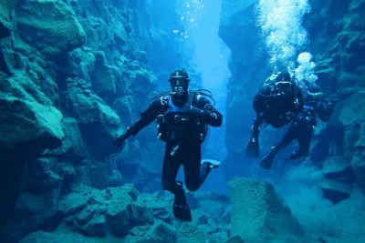 diving-buddies-at-silfra-400x267-q80.jpg