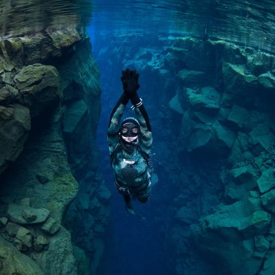 freediver-swimming-silfra-iceland-400x400-q80.jpg