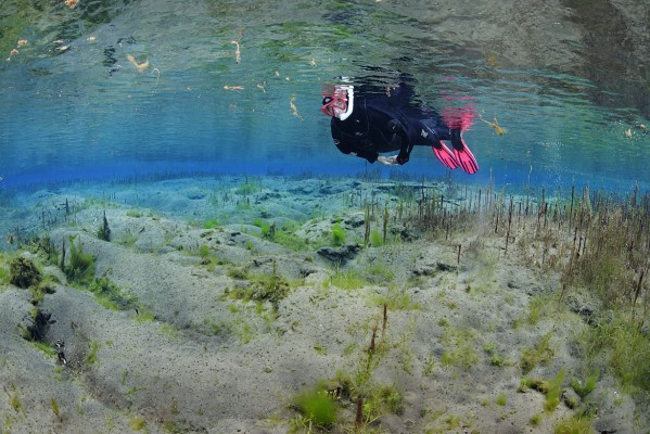 river-snorkeling-dive.is-diamond-circle-north-iceland-599x400.jpg