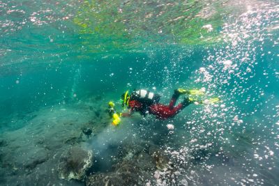 private-hot-spring-diving-tour-dive.is-iceland-400x267-q80.jpg