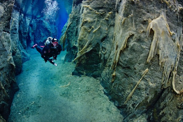 nesgja-diving-tour-with-dive.is-iceland-599x400.jpg