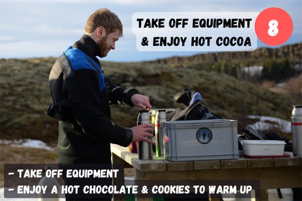 At the end of your tour, your guide will help you take off the dry suit and offers you hot chocolate and cookies.